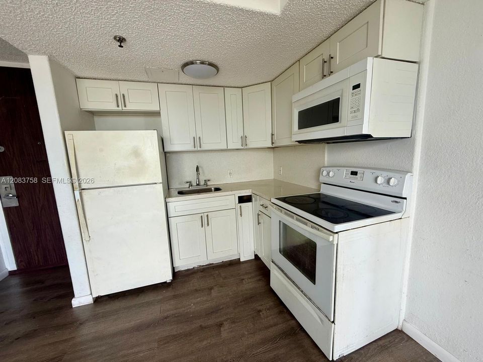 На продажу: $198,000 (2 спален, 2 ванн, 0 Квадратных фут)