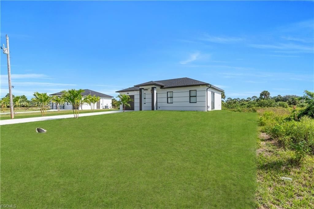 For Sale: $264,900 (3 beds, 2 baths, 1060 Square Feet)