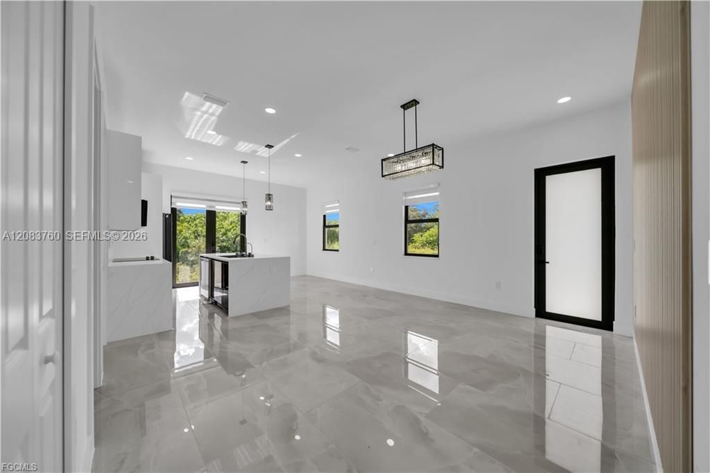 For Sale: $264,900 (3 beds, 2 baths, 1060 Square Feet)
