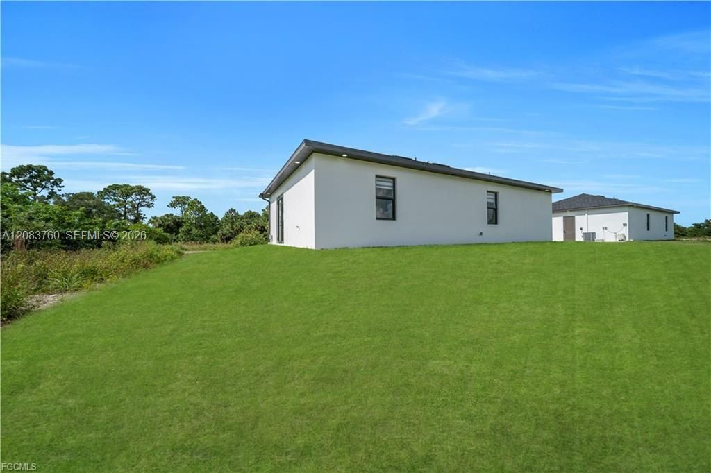 For Sale: $264,900 (3 beds, 2 baths, 1060 Square Feet)