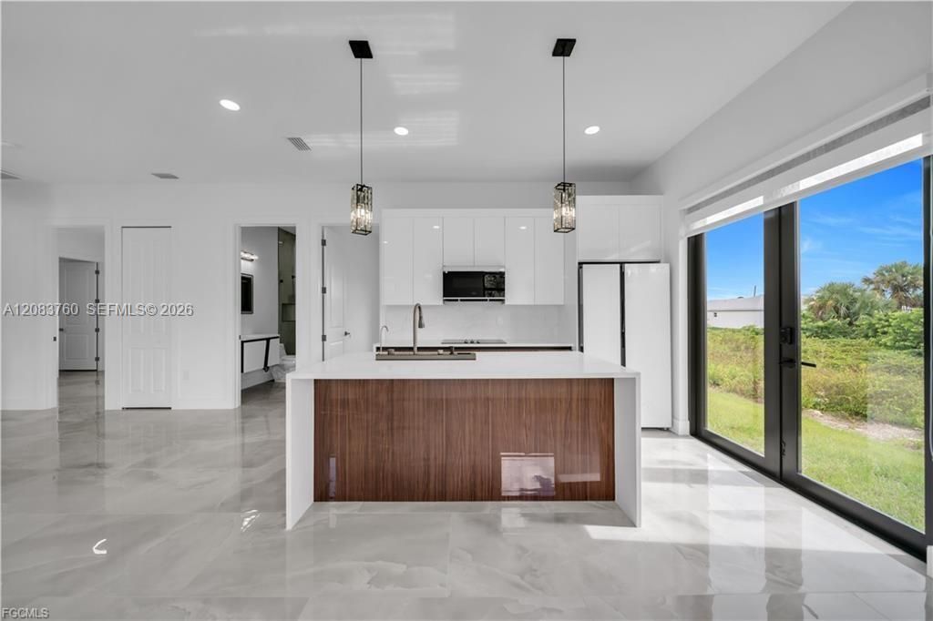 For Sale: $264,900 (3 beds, 2 baths, 1060 Square Feet)