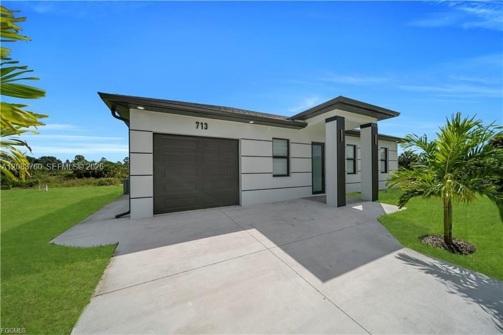 For Sale: $264,900 (3 beds, 2 baths, 1060 Square Feet)