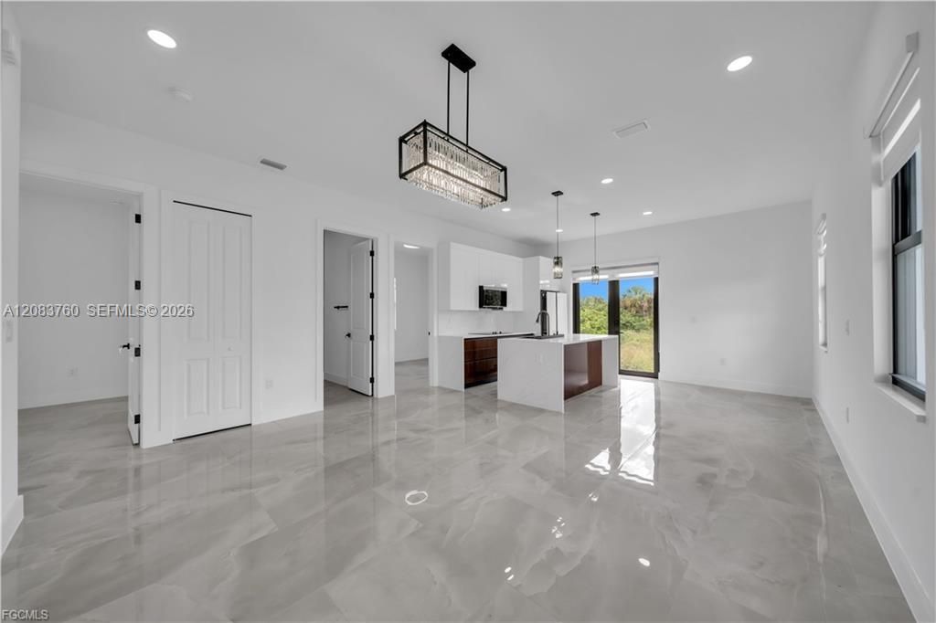 For Sale: $264,900 (3 beds, 2 baths, 1060 Square Feet)