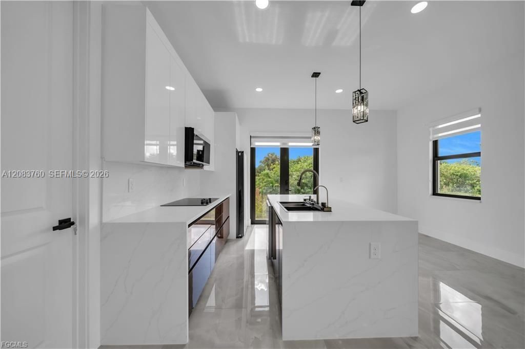 For Sale: $264,900 (3 beds, 2 baths, 1060 Square Feet)