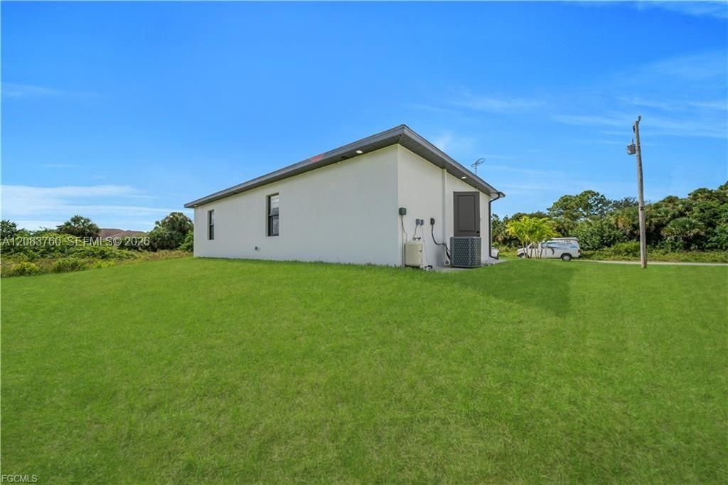 For Sale: $264,900 (3 beds, 2 baths, 1060 Square Feet)