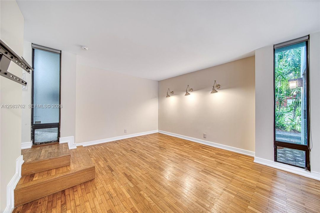 View into the living room and front entrance (left).