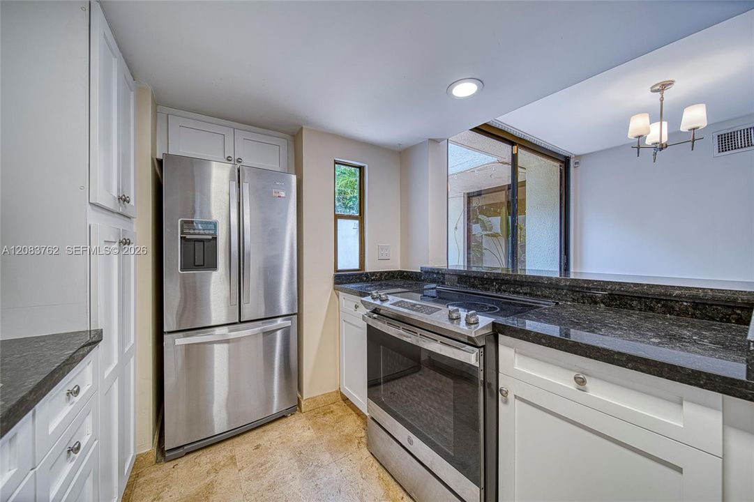 В аренду: $5,200 (2 спален, 2 ванн, 1225 Квадратных фут)
