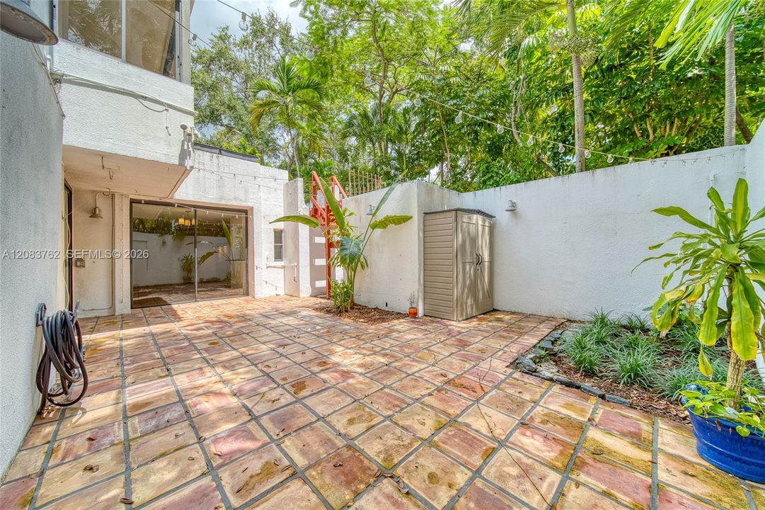 В аренду: $5,200 (2 спален, 2 ванн, 1225 Квадратных фут)