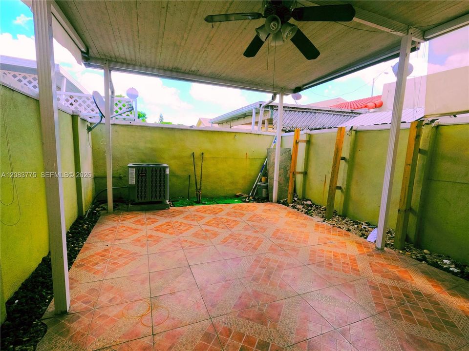 For Rent: $2,650 (2 beds, 3 baths, 1022 Square Feet)