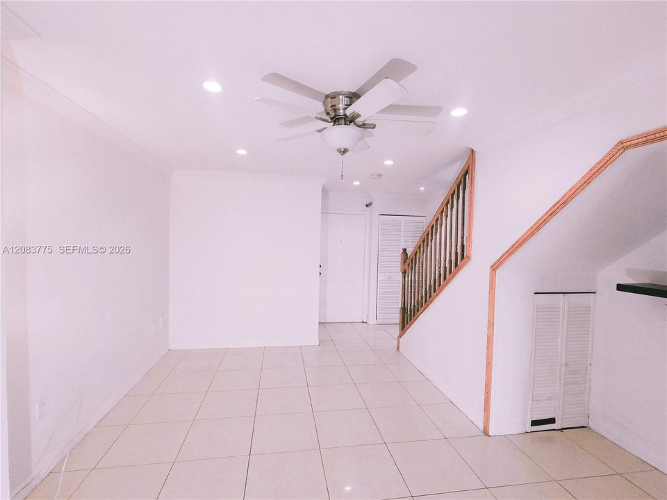 For Rent: $2,650 (2 beds, 3 baths, 1022 Square Feet)