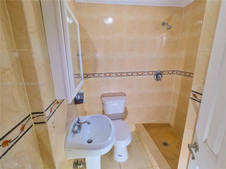 For Rent: $2,650 (2 beds, 3 baths, 1022 Square Feet)