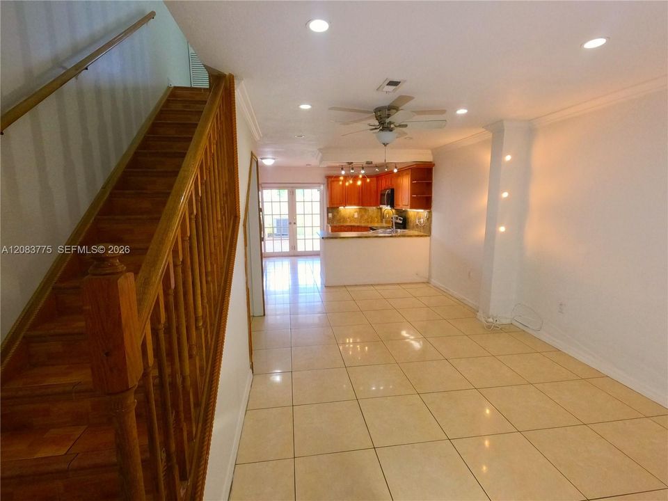 For Rent: $2,650 (2 beds, 3 baths, 1022 Square Feet)