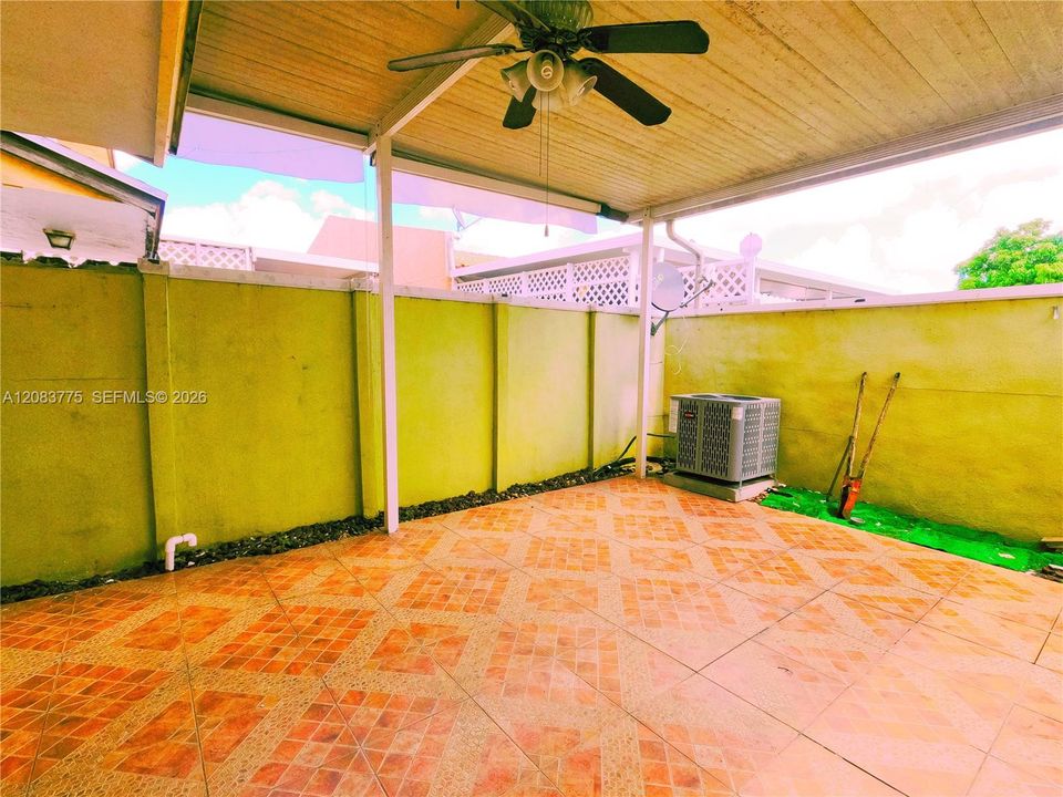 For Rent: $2,650 (2 beds, 3 baths, 1022 Square Feet)