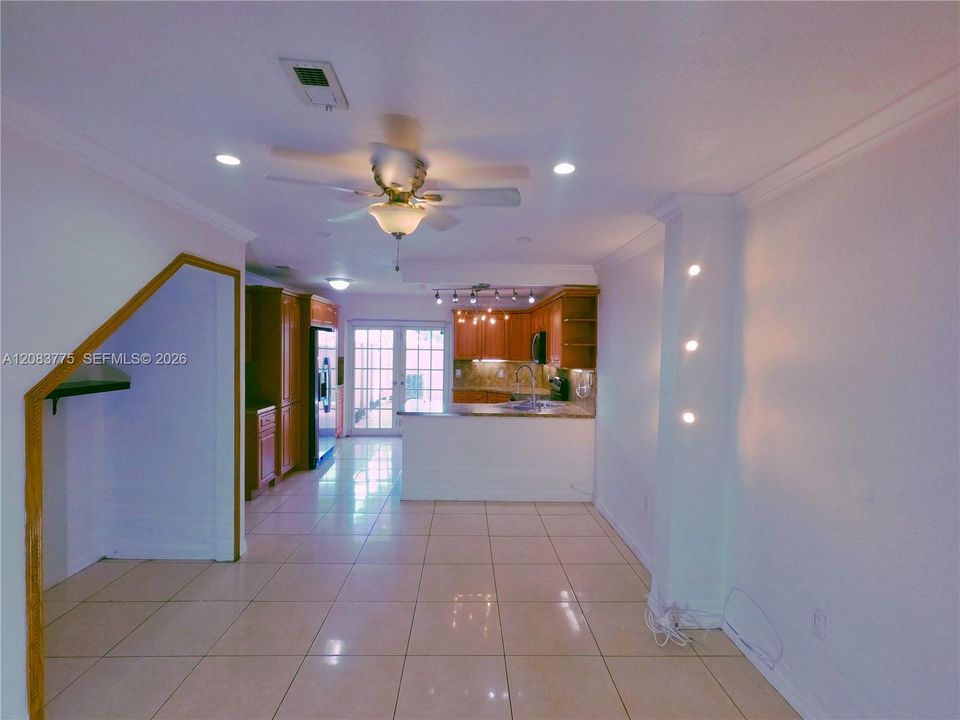 For Rent: $2,650 (2 beds, 3 baths, 1022 Square Feet)