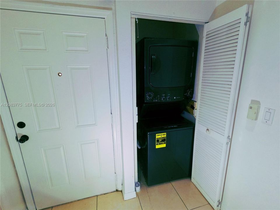 For Rent: $2,650 (2 beds, 3 baths, 1022 Square Feet)