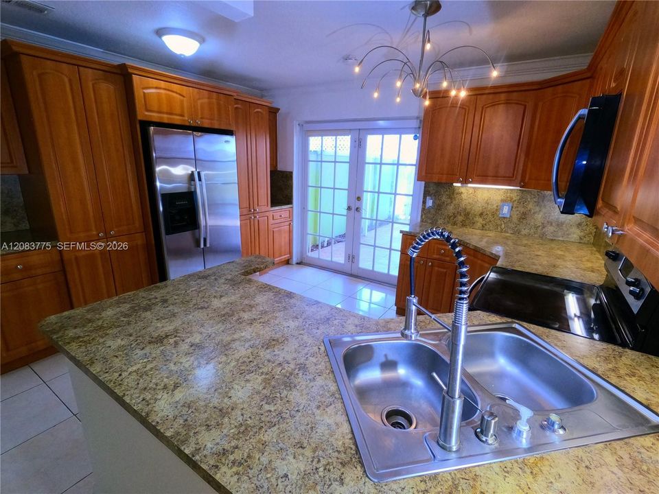 For Rent: $2,650 (2 beds, 3 baths, 1022 Square Feet)