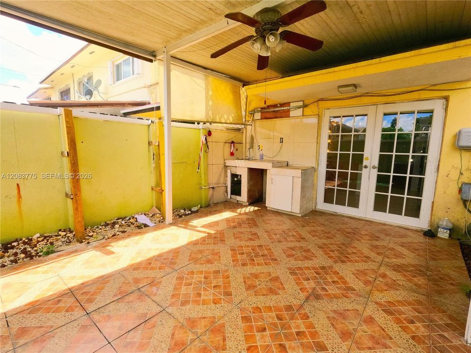 For Rent: $2,650 (2 beds, 3 baths, 1022 Square Feet)