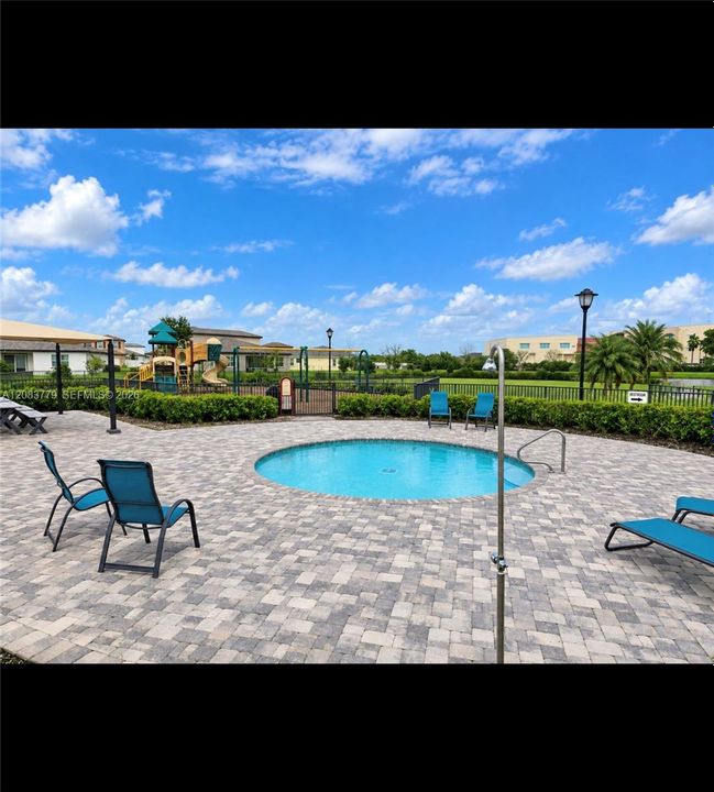 For Sale: $430,000 (4 beds, 3 baths, 2589 Square Feet)
