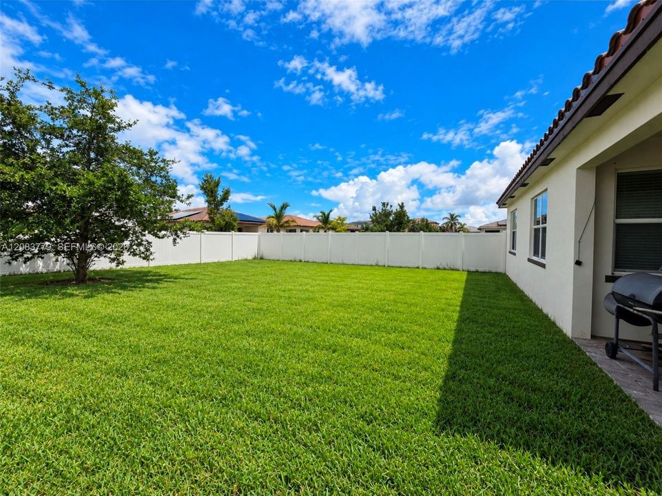 For Sale: $430,000 (4 beds, 3 baths, 2589 Square Feet)