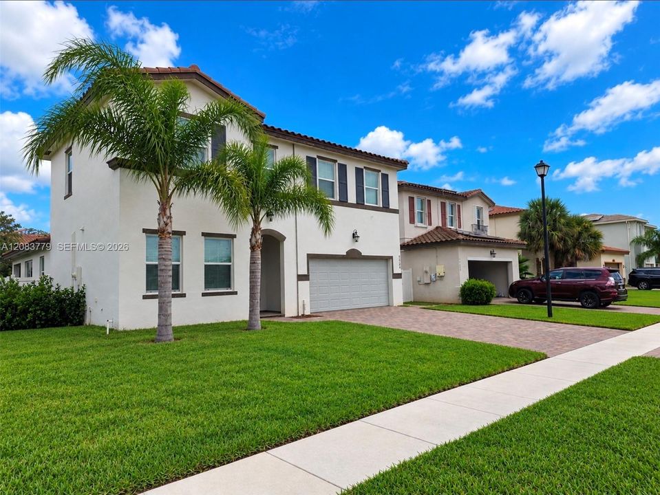 For Sale: $430,000 (4 beds, 3 baths, 2589 Square Feet)