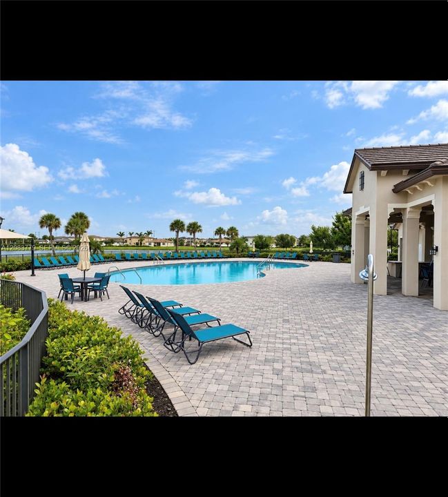 For Sale: $430,000 (4 beds, 3 baths, 2589 Square Feet)