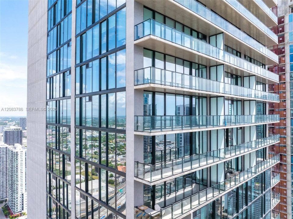 На продажу: $3,875,000 (2 спален, 2 ванн, 2289 Квадратных фут)