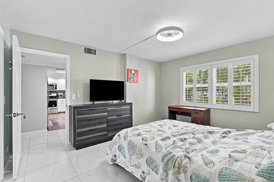 17_bedroom