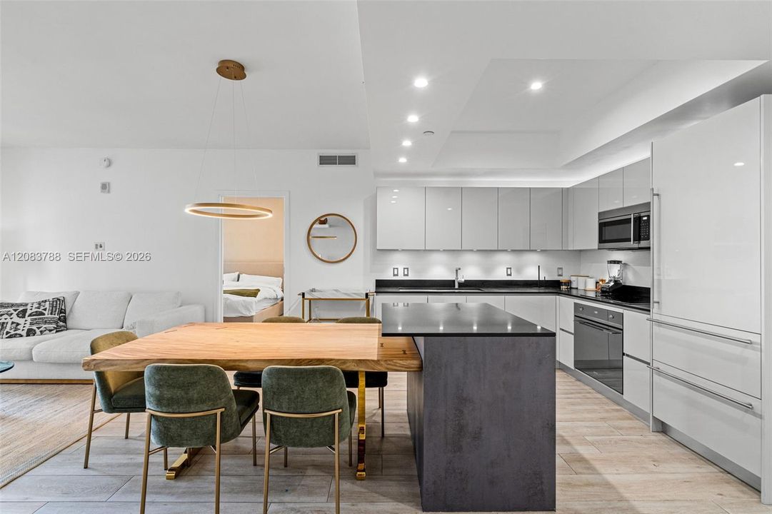 For Rent: $6,850 (2 beds, 2 baths, 1028 Square Feet)