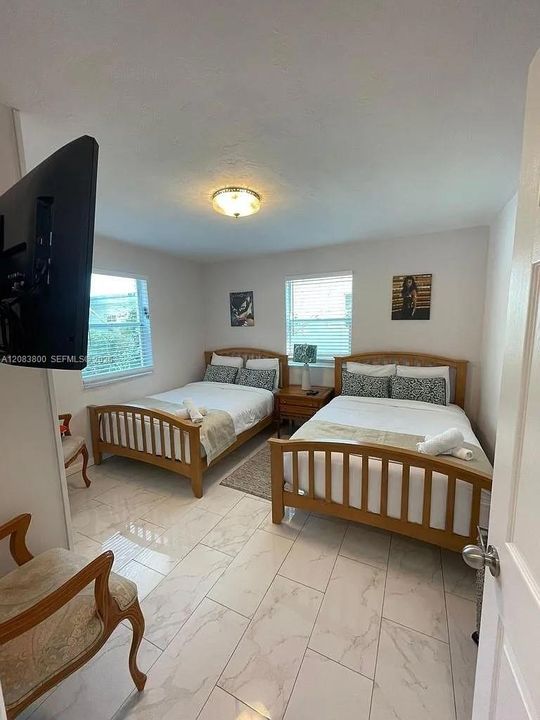 For Rent: $3,300 (3 beds, 2 baths, 1040 Square Feet)