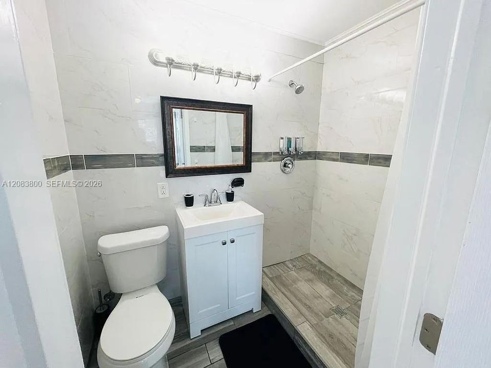 For Rent: $3,300 (3 beds, 2 baths, 1040 Square Feet)