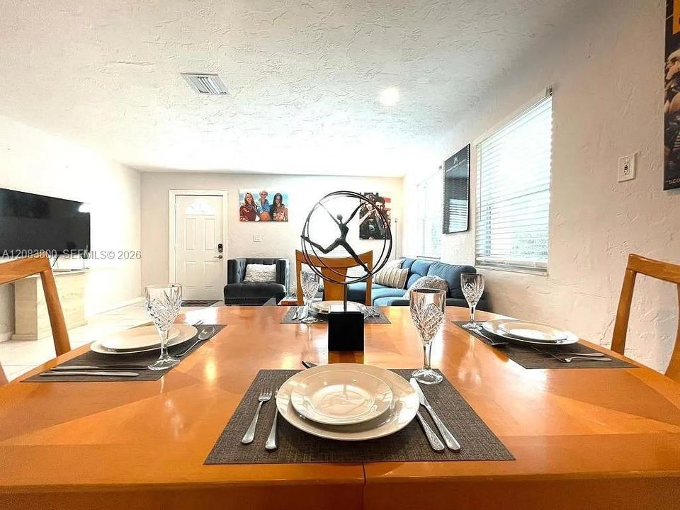 For Rent: $3,300 (3 beds, 2 baths, 1040 Square Feet)