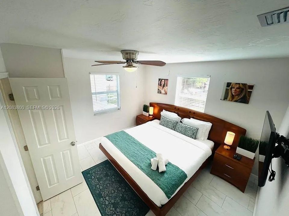 For Rent: $3,300 (3 beds, 2 baths, 1040 Square Feet)
