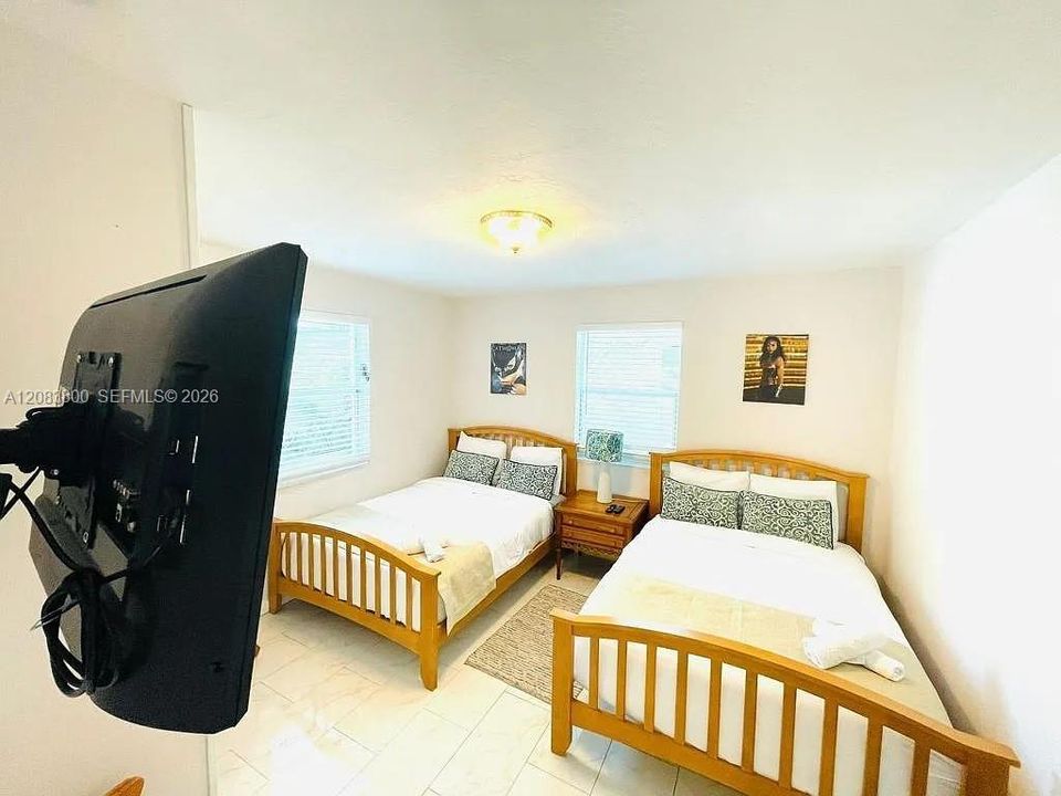 For Rent: $3,300 (3 beds, 2 baths, 1040 Square Feet)
