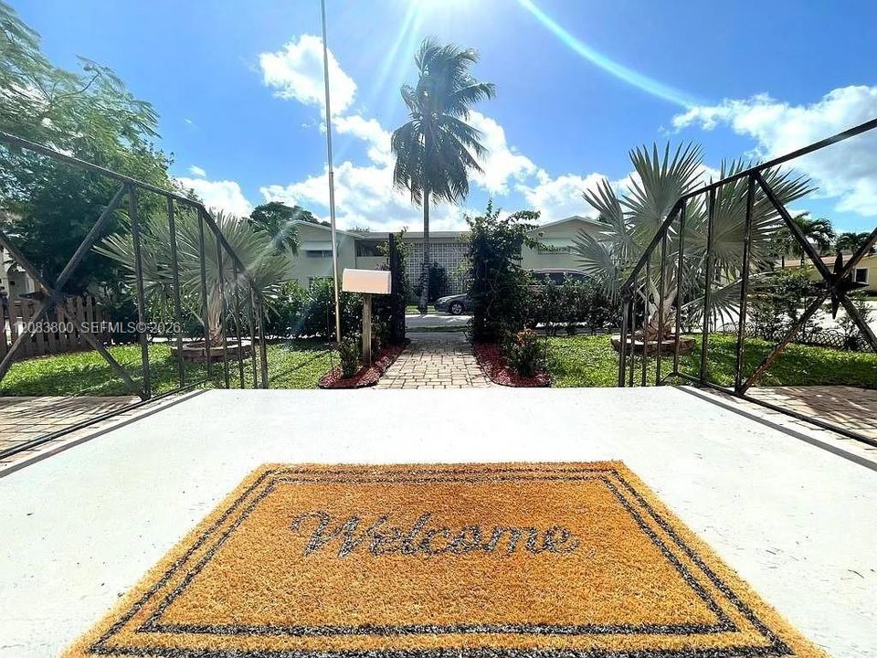 For Rent: $3,300 (3 beds, 2 baths, 1040 Square Feet)