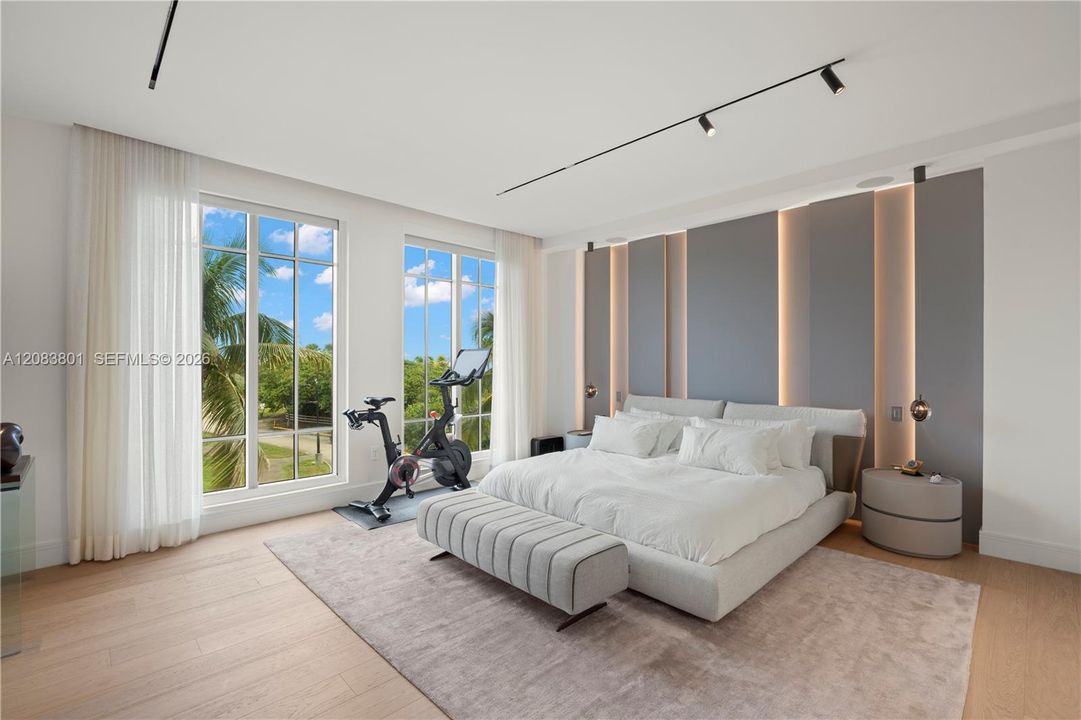 For Sale: $2,165,000 (2 beds, 2 baths, 2803 Square Feet)