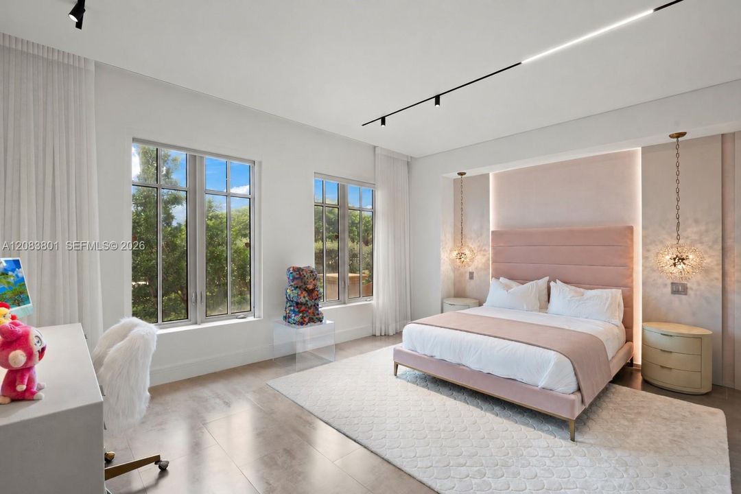 For Sale: $2,165,000 (2 beds, 2 baths, 2803 Square Feet)