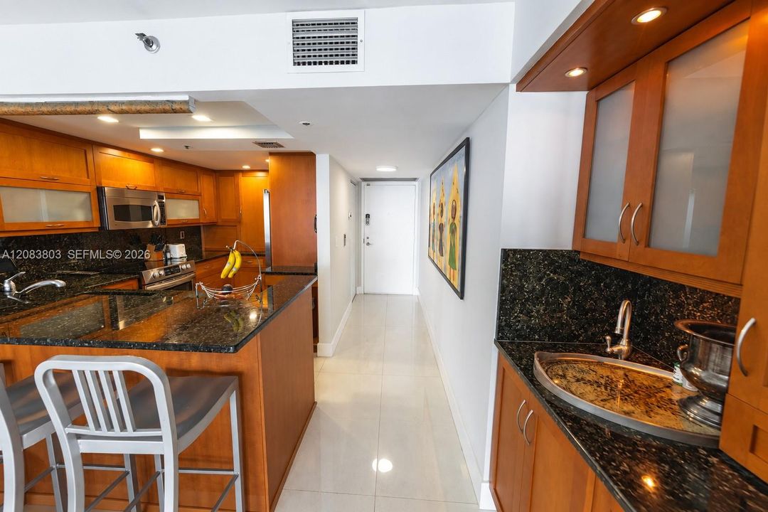 For Rent: $5,900 (2 beds, 2 baths, 1602 Square Feet)