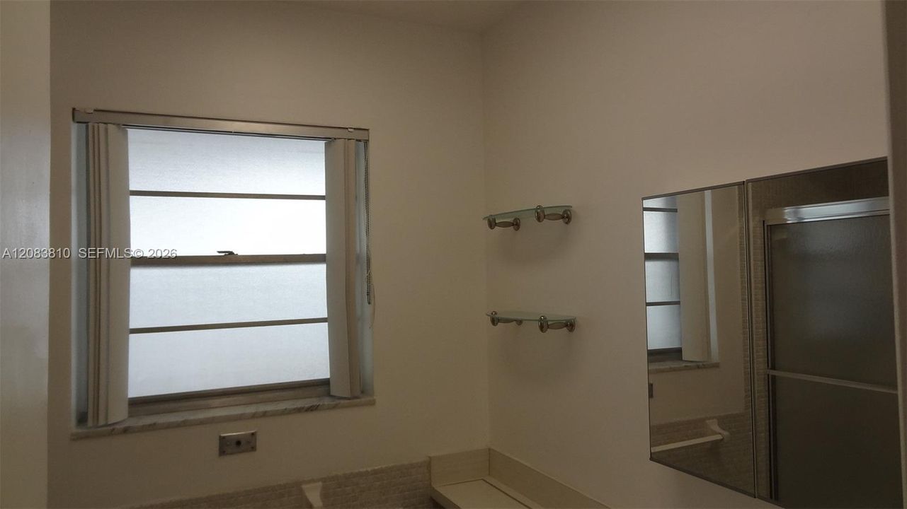 В аренду: $1,775 (1 спален, 1 ванн, 720 Квадратных фут)