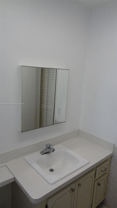 В аренду: $1,775 (1 спален, 1 ванн, 720 Квадратных фут)