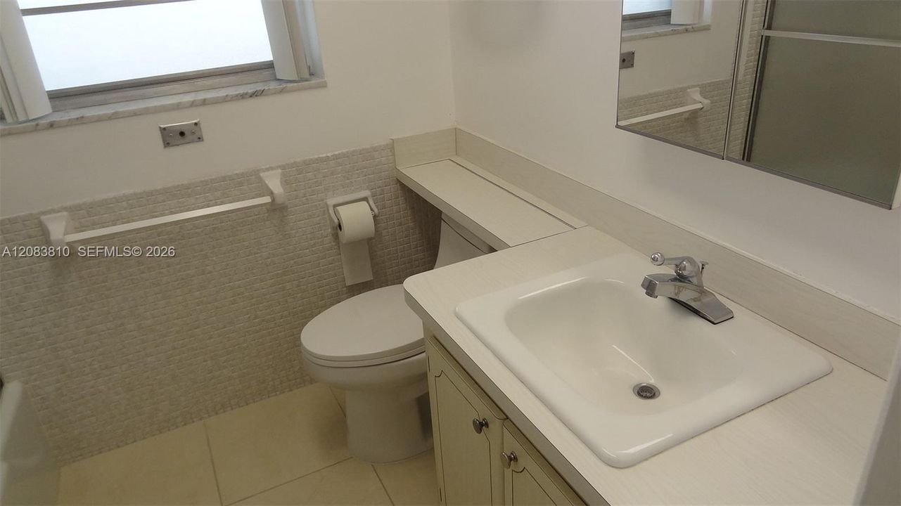 В аренду: $1,775 (1 спален, 1 ванн, 720 Квадратных фут)