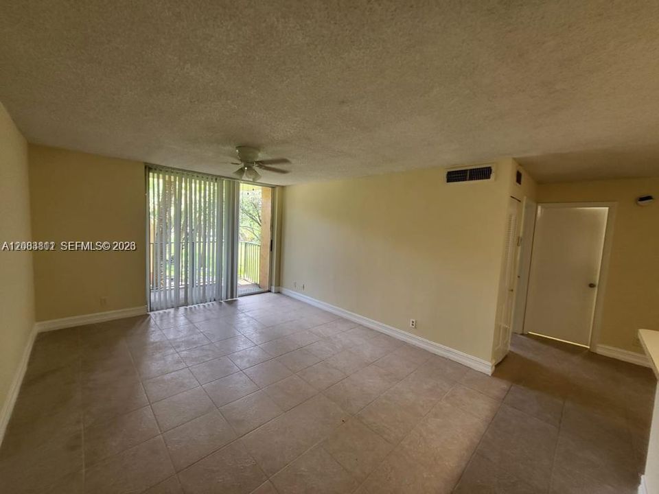 For Rent: $1,850 (1 beds, 1 baths, 734 Square Feet)
