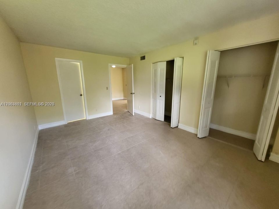 For Rent: $1,850 (1 beds, 1 baths, 734 Square Feet)
