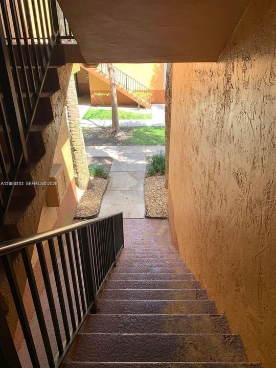 For Rent: $1,850 (1 beds, 1 baths, 734 Square Feet)
