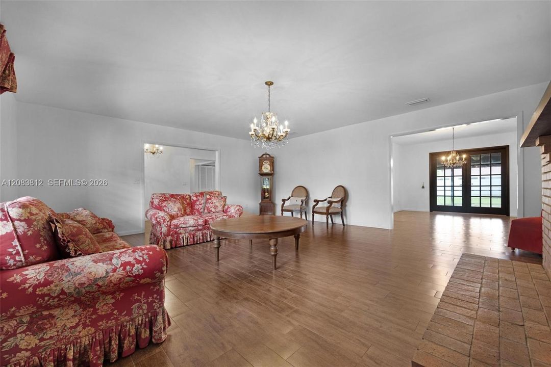 En Venta: $775,000 (4 camas, 2 baños, 2176 Pies cuadrados)