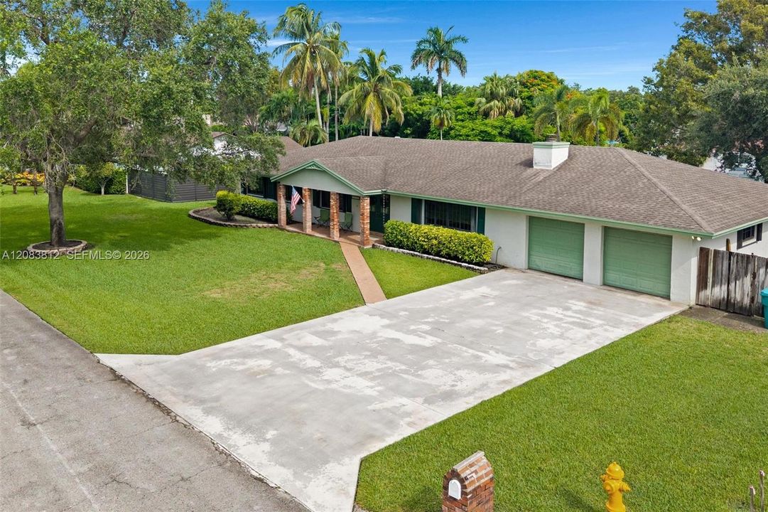 En Venta: $775,000 (4 camas, 2 baños, 2176 Pies cuadrados)