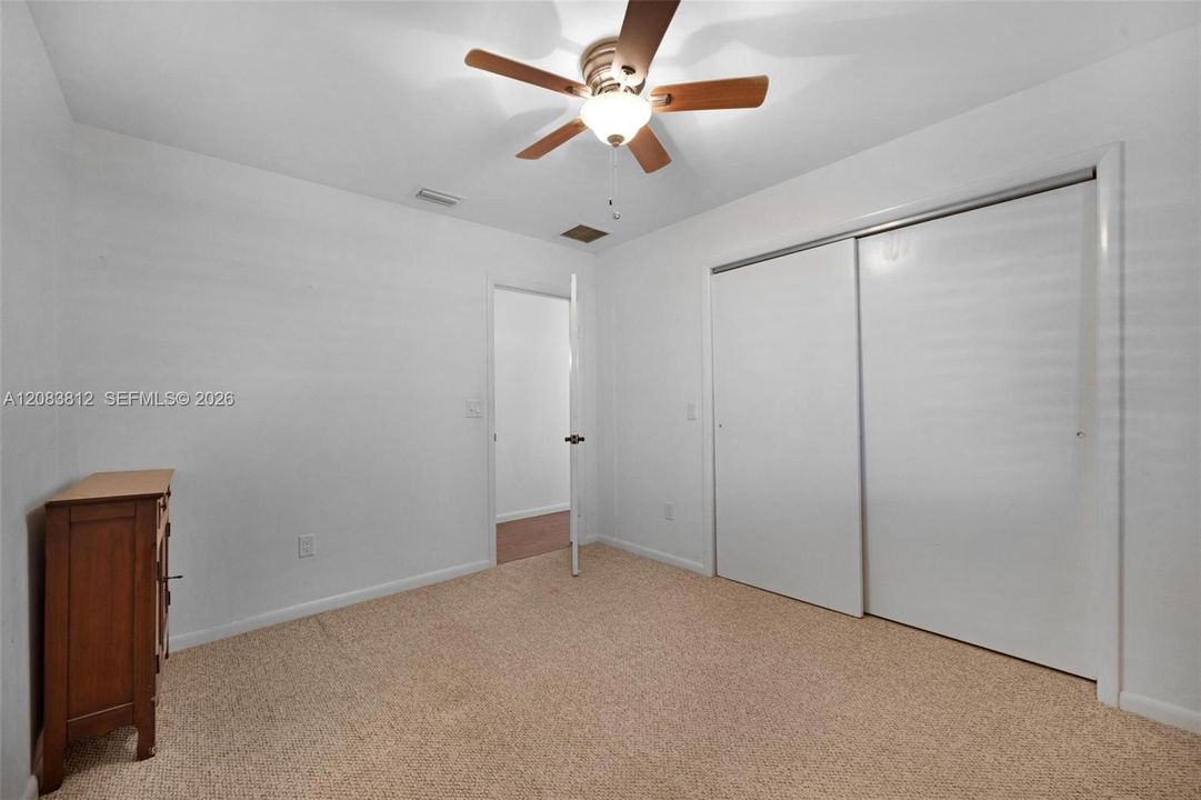 En Venta: $775,000 (4 camas, 2 baños, 2176 Pies cuadrados)