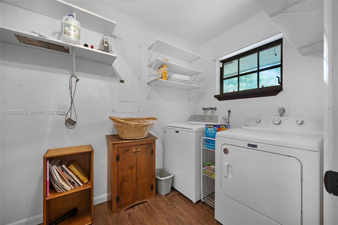 En Venta: $775,000 (4 camas, 2 baños, 2176 Pies cuadrados)