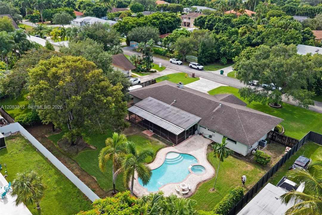En Venta: $775,000 (4 camas, 2 baños, 2176 Pies cuadrados)