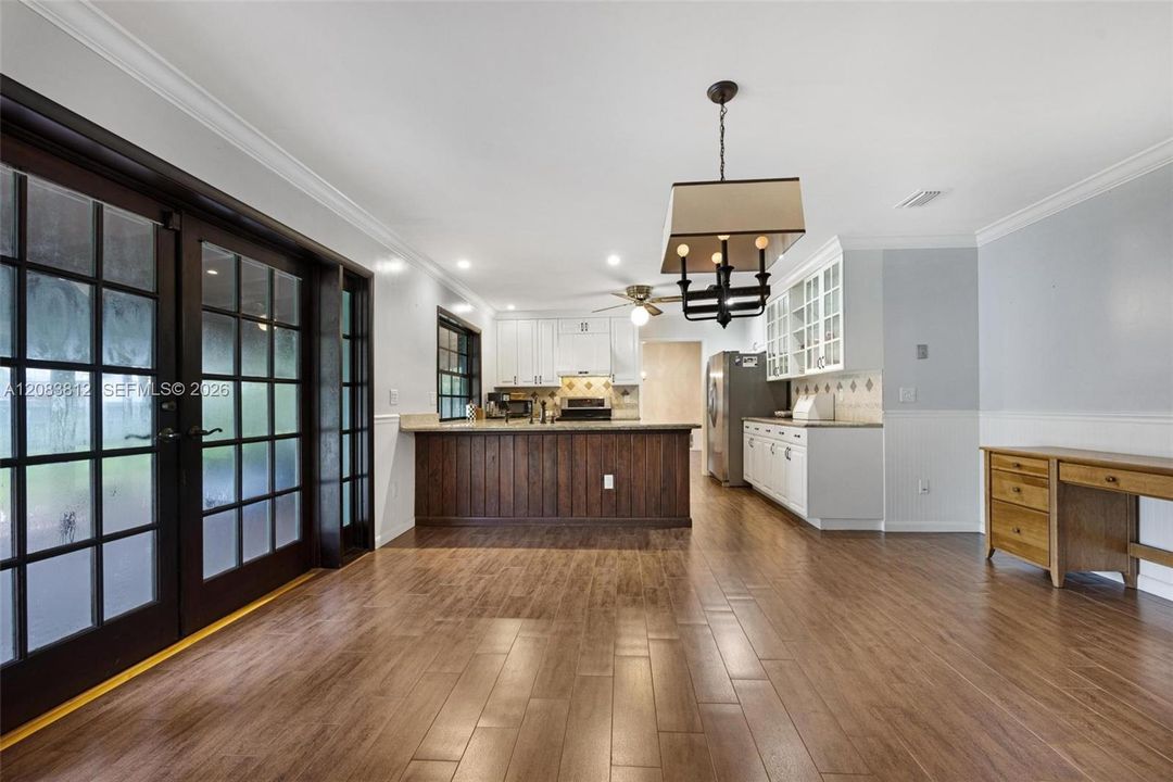 En Venta: $775,000 (4 camas, 2 baños, 2176 Pies cuadrados)
