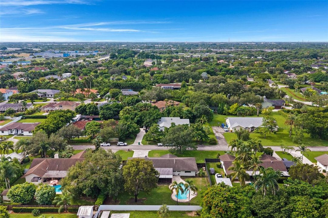 En Venta: $775,000 (4 camas, 2 baños, 2176 Pies cuadrados)